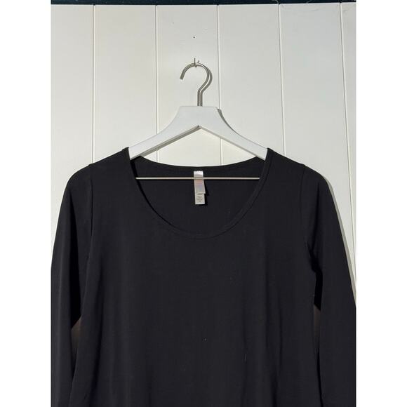 LuLaRoe Black High-Low Long Sleeve Tee XS Stretchy Comfy Basic Top - Picture 3 of 6
